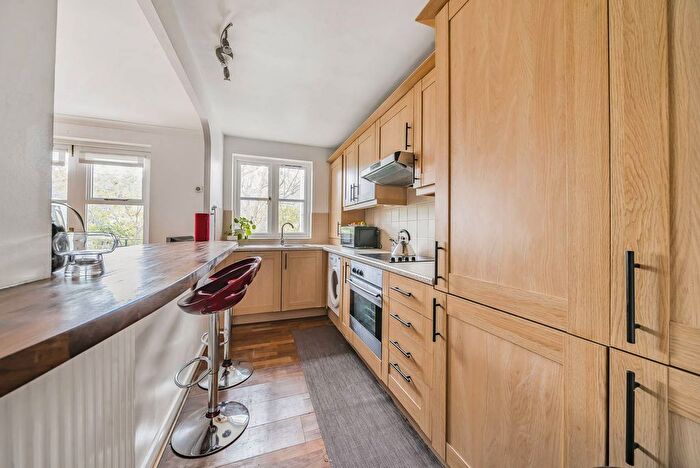 1 Bedroom Flat For Sale In Brompton Park Crescent, West Brompton, London, SW6