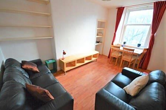 2 Bedroom Flat To Rent In L Buccleuch Street, Edinburgh, EH8