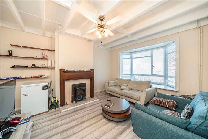 3 Bedroom Semi-detached House To Rent In Kingsholm Gardens, Eltham, SE9