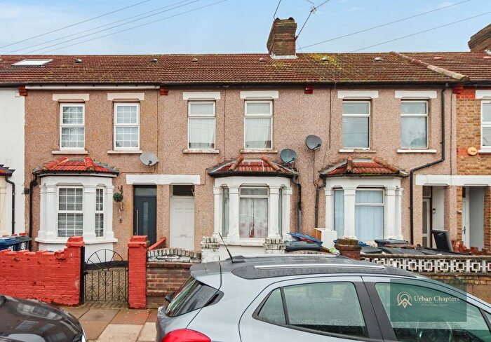 3 Bedroom Terraced House For Sale In Queens Road, Southall, Middlesex, UB2
