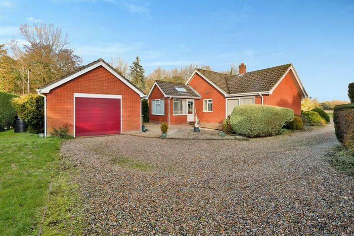 3 Bedroom Detached Bungalow For Sale In High Street, Wicklewood, Wymondham, NR18