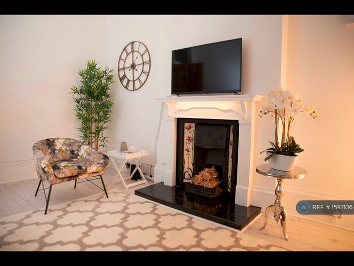 2 Bedroom Flat To Rent In Queen Margaret Drive, Glasgow, G20