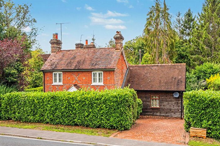 3 Bedroom Cottage For Sale In Petworth Road, Chiddingfold, Godalming, GU8