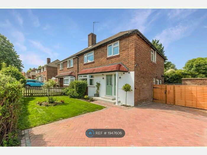 3 Bedroom Semi-Detached House To Rent In Dulverton Road, South Croydon, CR2