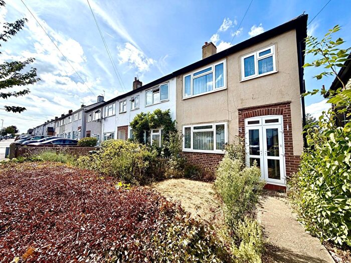 3 Bedroom End Of Terrace House For Sale In Roebuck Road, Chessington, Surrey., KT9