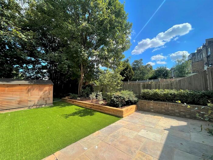 2 Bedroom Flat To Rent In Amersham Road, New Cross, London, SE14