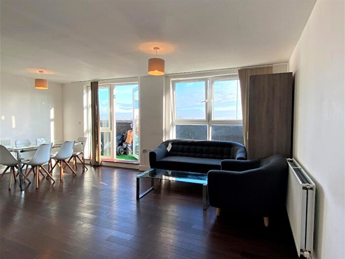 3 Bedroom Flat To Rent In Loughborough House, Honour Garden, Dagenham, Dagenham, RM8