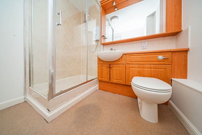 2 Bedroom Flat For Sale In / Fettes Row, New Town, Edinburgh, EH3