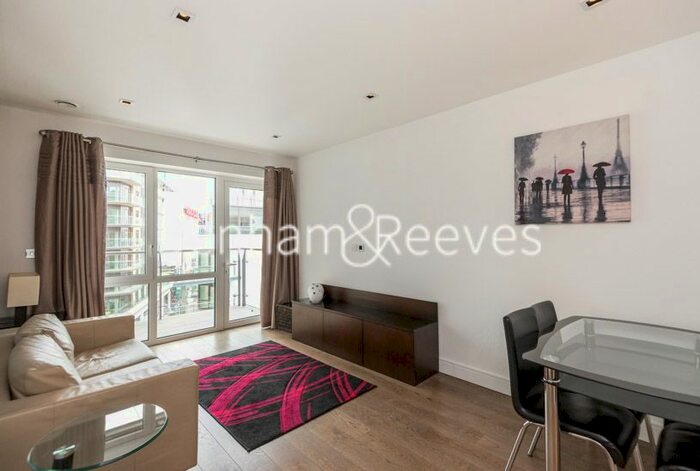 1 Bedroom Flat To Rent In Dickens Yard, Ealing, W5