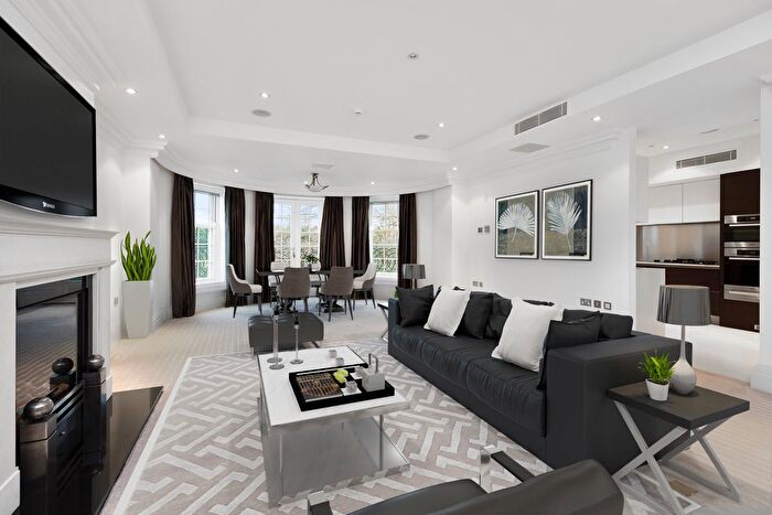 3 Bedroom Flat To Rent In Princess Square, Esher, Surrey, KT10