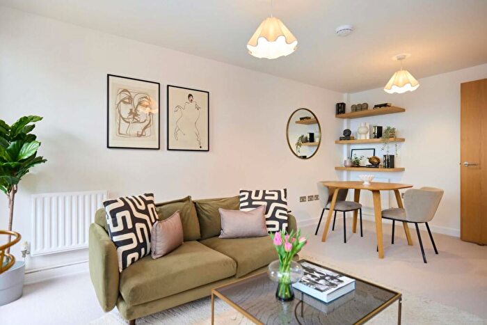 1 Bedroom Flat To Rent In Chatham Place London, E9