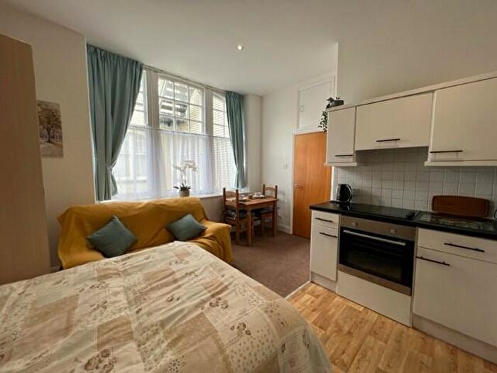 Apartment To Rent In Pembroke Buildings, Cambrian Place, Swansea, SA1