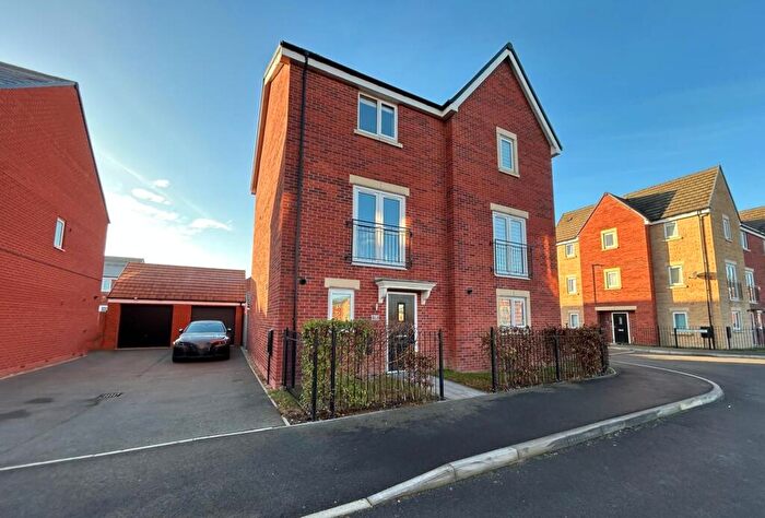 3 Bedroom Semi Detached House For Sale In Kentwell Road, Hampton Gardens, PE7