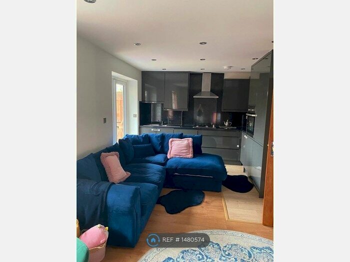 2 Bedroom Flat To Rent In Eldred Road, Barking, IG11