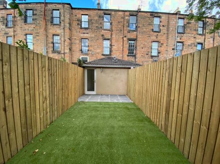 Mews To Rent In Ruskin Lane, Glasgow, G12