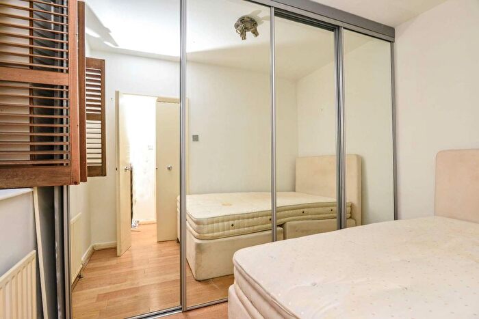 2 Bedroom Flat To Rent In St Georges Court, Elephant Amp; Castle, London, SE1