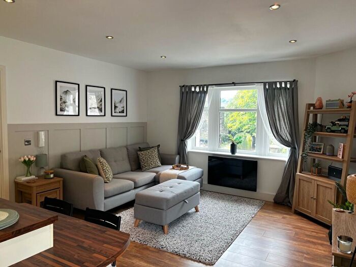 2 Bedroom Apartment For Sale In Halling Place Court, Todmorden, OL14