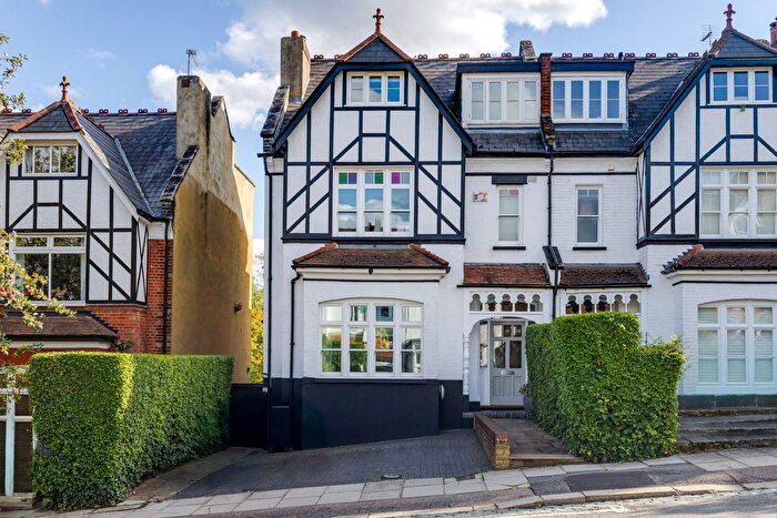 4 Bedroom Semi-Detached House For Sale In Onslow Gardens, Muswell Hill, London, N10