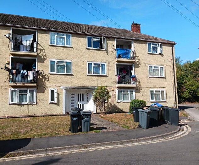 3 Bedroom Flat For Sale In Churchfield Avenue, Tipton, West Midlands, DY4