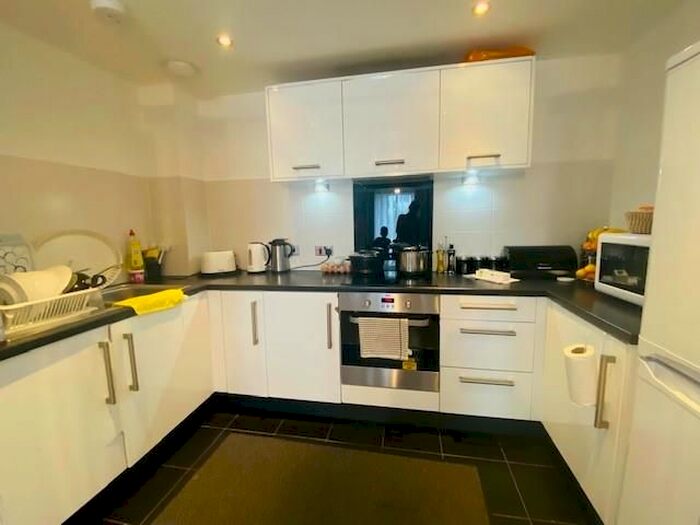 2 Bedroom Flat To Rent In Watson Place, London, SE25