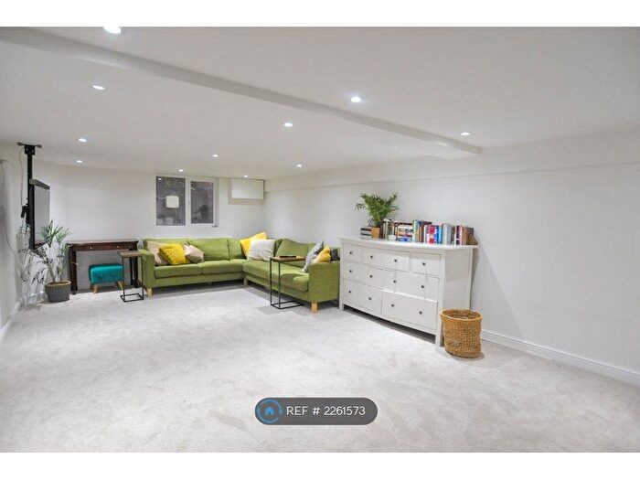 4 Bedroom End Of Terrace House To Rent In Victoria Road, Romford, RM1