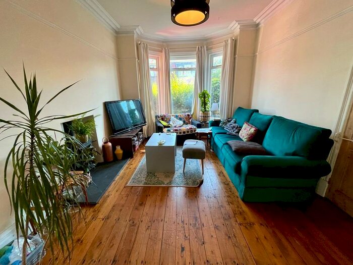 4 Bedroom Semi-Detached House To Rent In St Johns Road, Old Trafford, M16