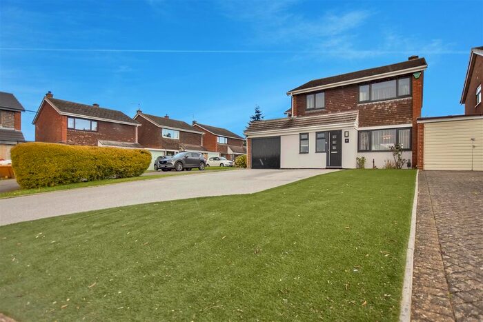 4 Bedroom Link Detached House For Sale In Windsor Road, Albrighton, Wolverhampton, WV7