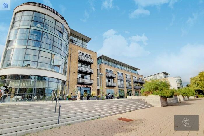 3 Bedroom Flat To Rent In Penthouse At Soaphouse Lane, Brentford, TW8