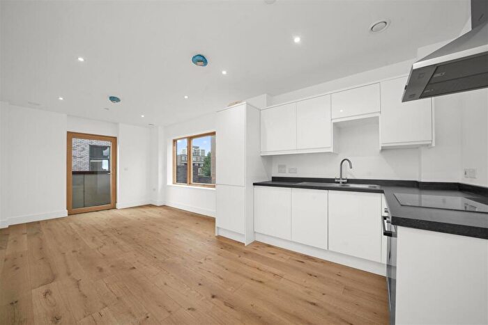 1 Bedroom Apartment To Rent In Kingsland Road, Shoreditch, E2