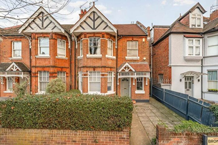 2 Bedroom Flat To Rent In Brondesbury Park, London, NW2