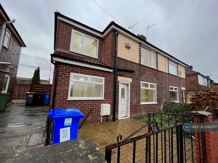 4 Bedroom Semi-Detached House To Rent In High Street, Manchester, M43