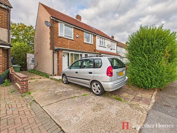 3 Bedroom Property For Sale In St. Andrews Avenue, Hornchurch, RM12