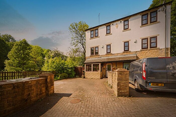 3 Bedroom Semi Detached House For Sale In Tawny Beck, Leeds, LS13