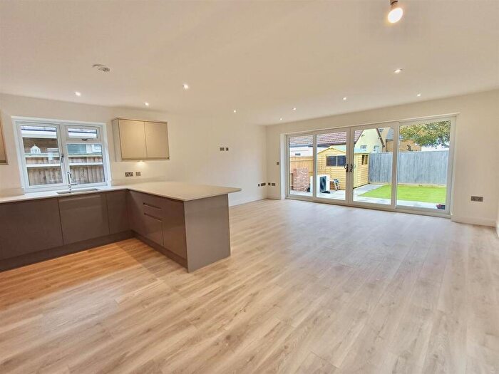 2 Bedroom Detached Bungalow For Sale In Arundel Road, Peacehaven, BN10