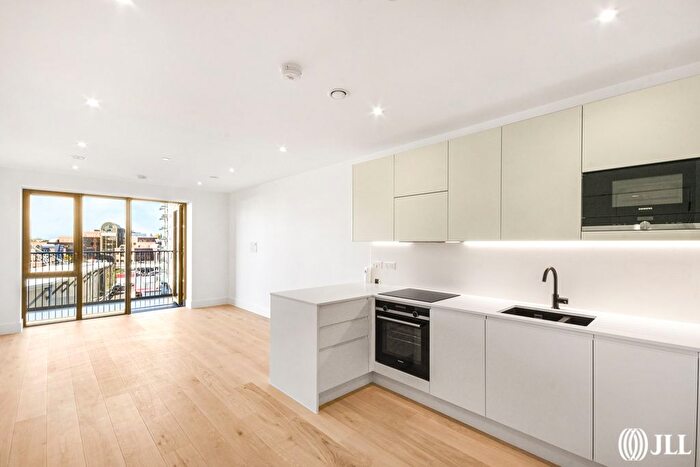 1 Bedroom Flat To Rent In Capital Interchange Way, Brentford, TW8