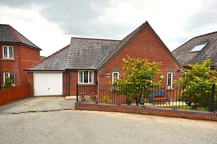 2 Bedroom Bungalow For Sale In Woodland Way, Llanllwchaiarn, Newtown, Powys, SY16