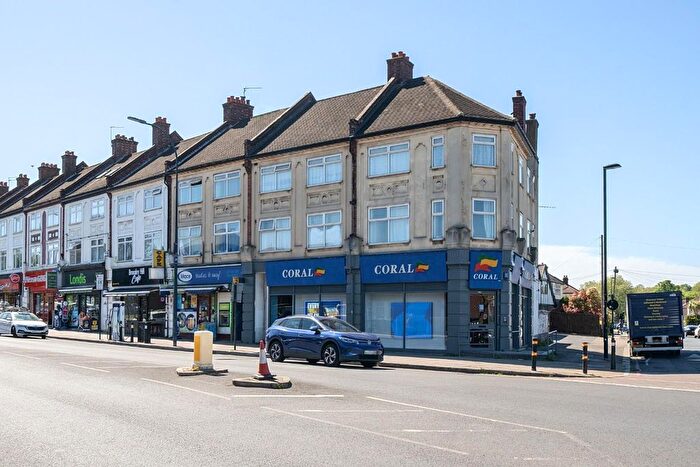 2 Bedroom Flat For Sale In Bromley Hill, Bromley, BR1