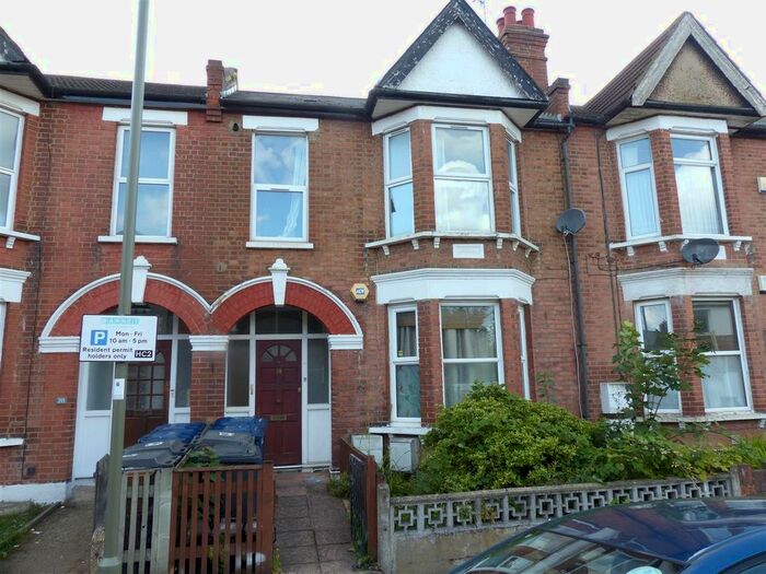2 Bedroom Flat To Rent In Ravenshurst Avenue, Hendon, London, NW4
