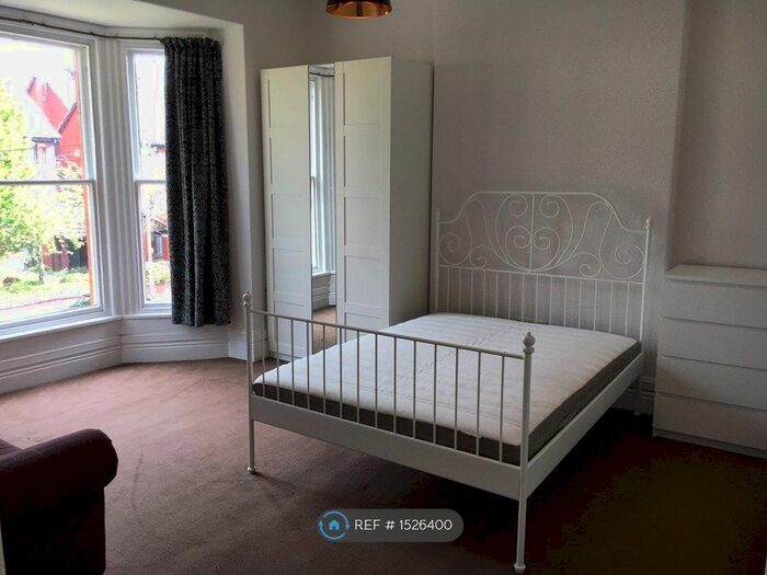 3 Bedroom Maisonette To Rent In Barlow Moor Road, Manchester, M20