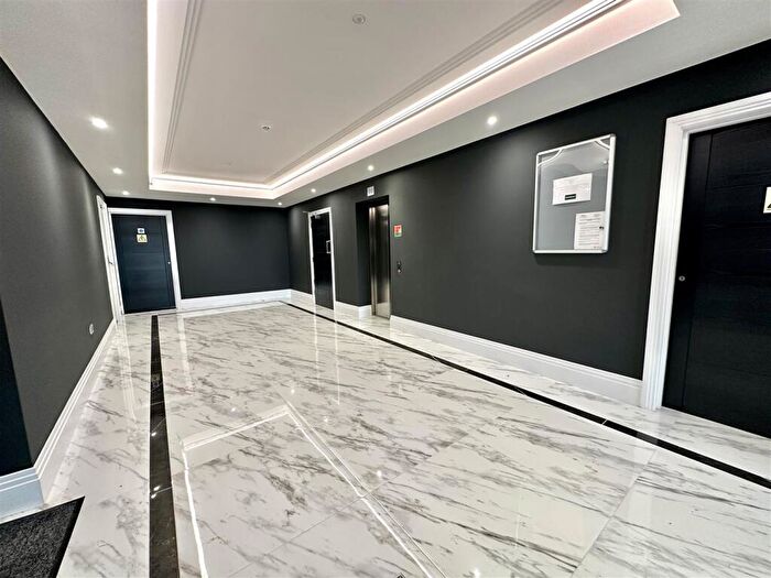 2 Bedroom Flat For Sale In Cherry View, Beech Road, Hadleigh, SS7