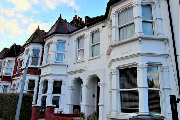 2 Bedroom Flat To Rent In Warham Road, Harringay, N4