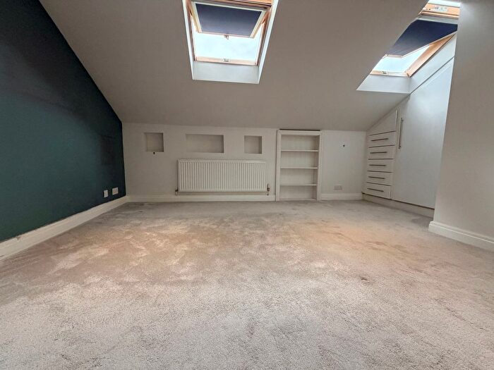 3 Bedroom Flat To Rent In Vicarage Road, Birmingham, B14