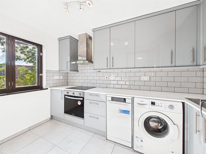 2 Bedroom Flat To Rent In Braybourne Drive, Isleworth, TW7