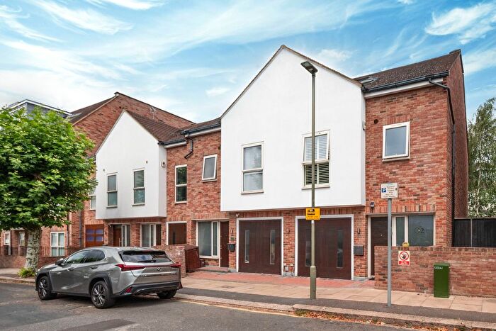4 Bedroom Terraced House For Sale In Wentworth Road, Golders Green, NW11