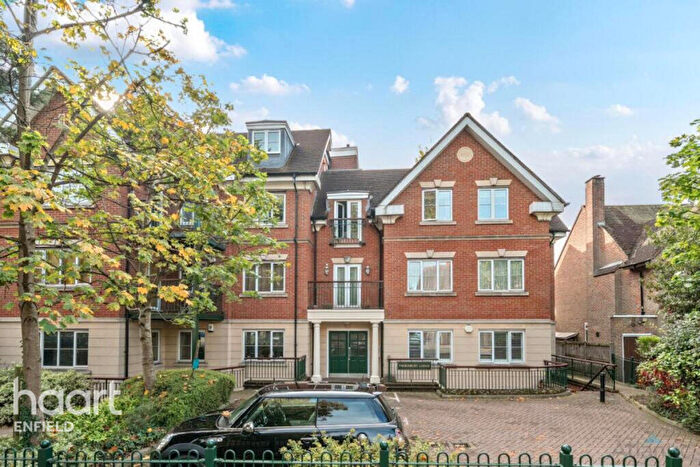 2 Bedroom Apartment To Rent In Slades Hill, Enfield, EN2