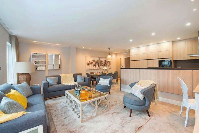 3 Bedroom Apartment To Rent In Lyndhurst Lodge, Hampstead, NW3