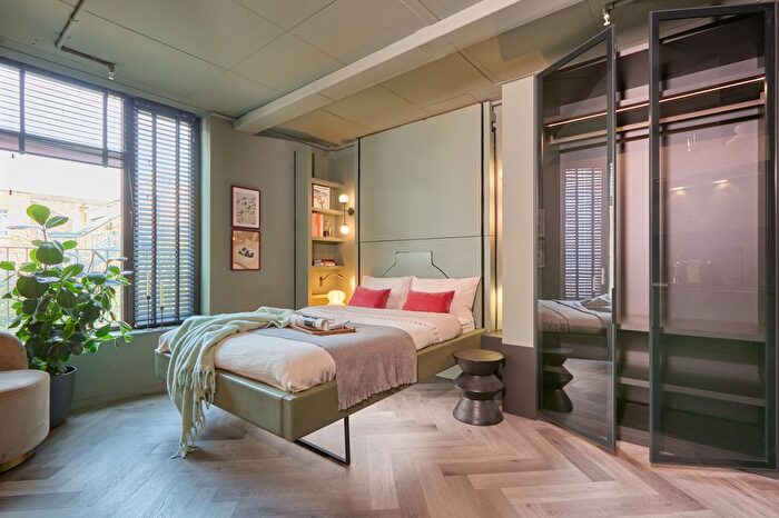 Studio To Rent In Haydon Way, London, SW11