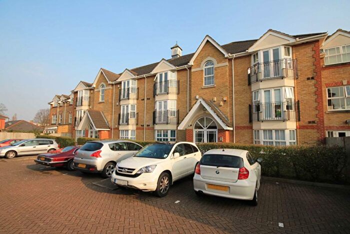 2 Bedroom Flat To Rent In Draper Close, Isleworth, TW7