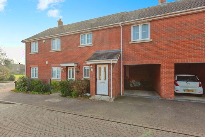 2 Bedroom Flat For Sale In Gilpin Court, Hockliffe, Leighton Buzzard, LU7