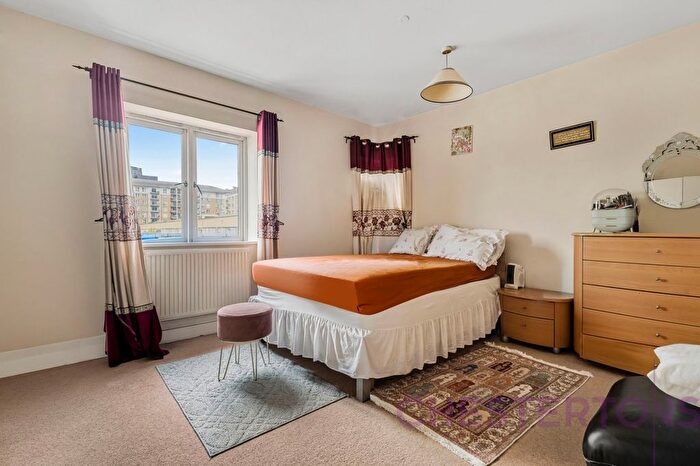 2 Bedroom Flat To Rent In Atlantic Court, Jamestown Way, E14